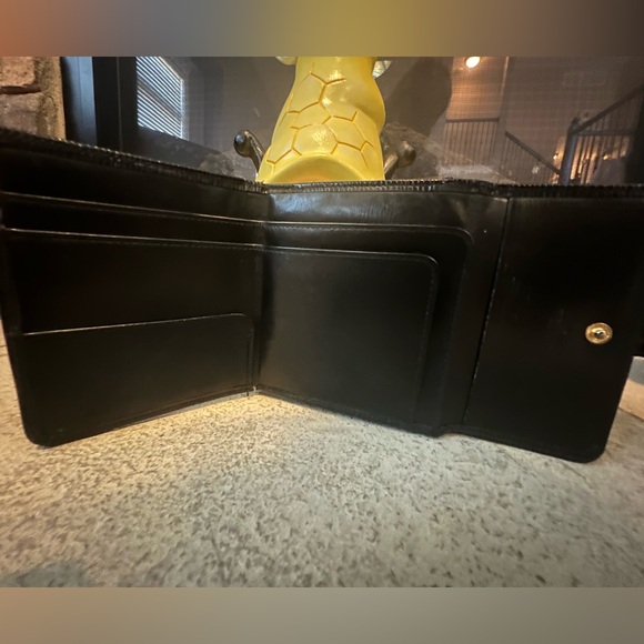 Louis Vuitton Black Epi Leather Trifold Wallet - Picture 5 of 16